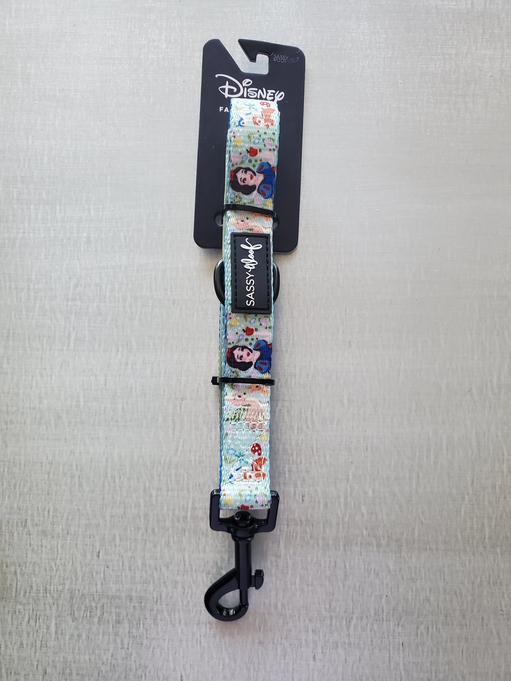 Disney Sassy Woof Snow White Dog Leash